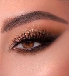 Make Up Gold, Pretty Eye Makeup, Gold Eye Makeup, Cute Eye Makeup, Smokey Eyeshadow