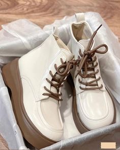 Trendy Shoes, Casual Style Outfits, Platform Sneakers, Fashion Boots, Casual Style, Fashion Shoes, Sport Shoes, Fashion Outfits