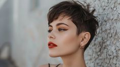 35 Pixie Haircuts That Will Completely Transform Your Look Hidden Undercut, Waves For Short Hair, Beach Waves For Short Hair, Pixie Haircut Fine, Haircut Fine Hair, Edgy Hairstyles, Warm Brunette