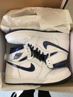 Nike Aesthetic Shoes, Shoe Inspo Sneakers, Cool Shoes For Men, Retro Nike Shoes, Wishlist Shoes, Jordan Aesthetic, Jordans Aesthetic, Jordans Men