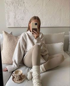 Cosy Home Outfit, Cozy Outfits For Home, Cosy Outfits Winter, Winter Indoor Outfits, Cozy Home Outfit, Cosy Outfits, Cosy Winter Outfits, At Home Outfits, Lounge Outfits