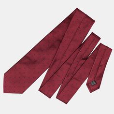 I named this tie after the beautiful city of Pisa, known for its rich history and timeless elegance. Just like Pisa’s enduring architecture, this woven jacquard tie in burgundy with navy blue polka dots brings a classic touch to your wardrobe. The polka dots are woven, not printed, ensuring they stay perfectly symmetrical—a mark of true quality. Whether you're attending a special occasion or just want to carry a bit of Pisa’s charm with you, this tie is the perfect choice. Details Standard Lengt Classic Burgundy Ties For Business, Burgundy Standard Tie For Business, Classic Burgundy Suit And Tie Accessories For Business, Burgundy Business Tie, Classic Burgundy Suit And Tie Accessories For Formal Occasions, Elegant Burgundy Suit And Tie Accessories For Business, Classic Burgundy Ties For Formal Occasions, Formal Burgundy Standard Tie, Formal Burgundy Tie