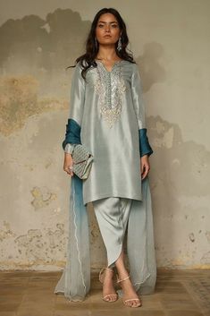 Silk Designer Dresses, Silk Dress Design, Chicken Kari, Dresses Silk, Latest Dress Design, Classy Dresses