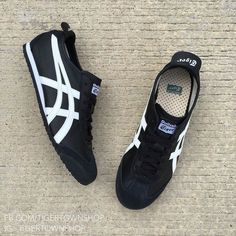 Onitsuka Tiger Shoes, Tiger Shoes, Onitsuka Tiger, Sneakers Men Fashion, Makeup Products, Sneaker Head