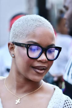 Blond Shaved Hair, Blonde Twa Black Women, Blonde Buzzcut, Black Hair Haircuts, Short Bleached Hair, Short Platinum Blonde Hair, Sleek Short Hair, Bald Head Women, Short Hair Designs