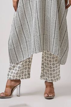 Ivory kaftan with hand block print and embroidery on the neckline and sleeves. Paired with a pant. - Aza Fashions V Neck Kaftan, V Neck Kurta, Diana Penty, Luxury Sale, Hand Block Print, Fashion App, Pants Pattern, Modern Bride, Pant Set