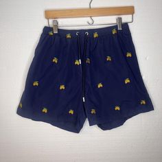 Francesco Casola Vintage Navy Blue Yellow Lemon Embroidered Swim Shorts large excellent pre owned condition drawstring, elastic waist, mesh lining, pockets >> 100% polyester >> size large >> waist 30" >> inseam 4" >> rise 10" All measurements are approximate. Please check the measurements, vintage and pre owned items vary in size. I identify all known flaws, please note the pictures as additional description to the condition. I ship within 24 hours, except on Sunday. Questions are welcomed. Blue Nylon Bottoms For Vacation, Casual Shorts With Pockets For Pool, Blue Embroidered Bottoms For Summer, Navy Drawstring Bottoms For Beach, Casual Embroidered Blue Shorts, Navy Drawstring Shorts, Navy Drawstring Bottoms Short Length, Embroidered Blue Bottoms For Beach, Navy Nylon Shorts For Summer