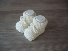 Hand knit woolen baby booties perfect for your little one. These newborn baby shoes are a must-have for any new baby. They make an ideal new baby gift, especially in this classic white color. Keep your infant stylish and cozy with these adorable knit baby shoes, whether they're out and about or just relaxing in baby crib shoes. * * * Yarn * * *  30% wool, 70% acrylic  * * * Size * * * (from heel to toe) Newborn 2,7 inches / 7 cm 0-3 months 3,5 inches / 9 cm  3-6 months 4 inches / 10 cm  * * * Ca Baby Boy Booties, Knit Baby Shoes, Infant Shoes, Baby Crib, New Baby Gift, Crib Shoes, Shoes Baby, Mesh Bag, Baby Booties