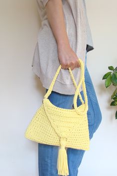 Crossbody tassel clutch. Beach Crossbody Bag With Tassels, Vacation Tassel Clutch Bags, Bohemian Woven Clutch Shoulder Bag, Bohemian Clutch Shoulder Bag With Tassels, Bohemian Tassel Clutch Shoulder Bag, Crossbody Clutch Purse, Crochet Clutch Bags, Fringe Crossbody Bag, Crochet Placemats