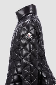 A Moncler design reinterpreted for little ones, the Barive down jacket draws from the women's collection. Crafted from recycled nylon laqué, the lightweight puffer boasts diamond-quilting. A fit and flare shape adds to the fun. Moncler Vest, Moncler Fur Jacket, Moncler Long Down Coat, Jacket Drawing, Moncler Light Up Jacket, Moncler Genius Collection, Diamond Quilt, Down Jacket, Vest Jacket