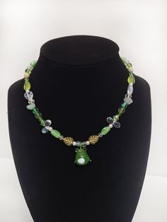 Made with glass, acrylic, and pearl beads Approx. 14 inches in length Can be resized, just make sure to message me! Beaded Necklace Simple, Cute Froggy, Cottagecore Necklace, Necklace Y2k, Necklace Cute, Necklace Green, Necklace Simple, Necklace Beaded, Green Nature