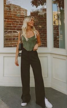 Concert Vibes Outfit, Concert Outfit Fall Night, Spring Concert Outfit Ideas, Green Concert Outfit, Trendy Concert Outfits, Concert Outfit Ideas Fall, Fall Concert Outfit, 23 Aesthetic, Outdoor Concert Outfit