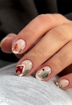 Christmas Nails Simple Design, Christmas Nails Boho, Winter And Christmas Nails, Fun Christmas Nails Acrylic, Neutral Christmas Nails Simple, Christmas French Tips Nails, Simple Winter Nails 2024, Christmas Nails Bows, Christmas Nails French Tips