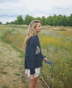 Sweden Aesthetic Outfit, Nice Girl Aesthetic, New England Style Fashion, Fall Instagram Pictures, Fall Photoshoot Outfits, Norwegian Fashion, Grammy Awards Red Carpet, Photoshoot Idea, Wardrobe Tips