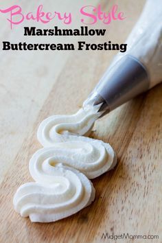 Marshmallow Buttercream Frosting is homemade frosting that has the amazingness of marshmallow added. Bakery style frosting made at home. Bakery Style Frosting, Marshmallow Buttercream Frosting, Bbq Dessert, Marshmallow Buttercream, Homemade Marshmallow, Marshmallow Frosting, Icing Recipes, Homemade Frosting, Icing Frosting