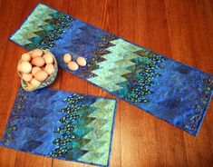 Cut Loose Press Bargello Breeze Table Runner And Placemat Pattern Motifs Bargello, Beach Quilts, Pumpkin Table Runner, Bargello Quilts, Quilted Table Runners Patterns, Place Mats Quilted, Placemats Patterns, Table Runner Pattern, Table Runner And Placemats