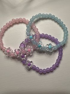 Bracelet Ideas Glass Beads, Bracelet Types, Beaded Bracelet Diy, Beaded Flower Bracelet, Lavender Necklace, Cute Friendship Bracelets, Stretchy Beaded Bracelet, Bracelet Inspo, Bracelets Ideas