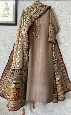 Velvet Dress Designs, Pakistani Fashion Casual, Desi Fashion Casual, Pakistani Fancy Dresses, Pakistani Fashion Party Wear, Beautiful Pakistani Dresses, Salwar Kamiz, Simple Pakistani Dresses, Designer Dresses Casual