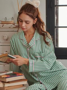 This unisex GREEN Stripe Pajama Set features a green background with pink vertical stripes, crafted from 100% polyester with medium elasticity for comfortable wear. The set includes a long-sleeve top with regular fit and bottoms with practical side pockets, available in sizes M, L, and XL to accommodate both men and women. The lightweight, non-clingy fabric requires gentle hand washing at 30° and offers minimal wrinkling, making it perfect for easy care while maintaining its vibrant print colors Comfortable Green Sleepwear For Home, Green Cotton Sleepwear For Bedtime, Comfortable Green Cotton Sleepwear, Green Comfortable Sleepwear With Relaxed Fit, Green Relaxed Fit Comfortable Sleepwear, Comfortable Green Sleepwear For Spring, Green Spring Sleepwear For Bedtime, Green Relaxed Fit Sleepwear For Spring, Relaxed Fit Green Sleepwear For Spring