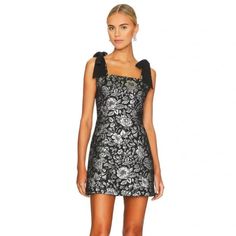 Women's Alice & Olivia Maryann Dress Size 12 New With Tags Measurements Laying Flat: Underarm To Underarm: 17.5" Length: 35" Waist: 16" Hips: 21.5" Draped Silk Dress, Jacquard Mini Dress, Wedding In Italy, Strappy Mini Dress, Olivia Black, Mini Tank Dress, Bow Detail Dress, Dress With Tie, Mini Velvet Dress