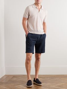 Loro Piana knows that hot summers on the Italian coast call for the right fabrics, so these Bermuda shorts are made from airy cotton-blend. They're cut for a straight-leg fit that works for smart and casual occasions. Men’s Style Europe, European Mens Fashion Summer Street Styles, Mens European Style, Simple Guy Outfits Casual, Casual Shorts Outfit Men, Men’s Resort Casual Style, Navy Blue Shorts Outfit Men, Hot Dad Outfits, Mens Business Casual Outfits Summer Work Attire