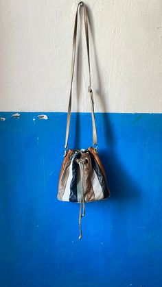 Good condition 80s bag 80s Handbags, Retro Crossbody Bag With Gold-tone Hardware, Vintage Multicolor Bag With Zipper Closure, Vintage Tapestry Shoulder Bag With Leather Handles, Work Jumpsuit, Vintage Tapestry Multicolor Shoulder Bag, Crossbody Leather Bag, Sling Bags, Beautiful One