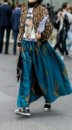 Newyork Streetstyle Fall, Dries Van Noten Street Style, Newyorker Fashion, Dries Van Noten 2022, Newyork Streetstyle, Eclectic Clothing Style, Eclectic Clothing, Nyfw Street Style, Streetstyle Fashion