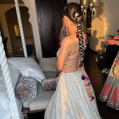 Dori Hairstyle, Dori Blouse Designs, Mehendi Hair, Paithani Dress, Dori Blouse, Ethnic Skirts, Brides Hairstyle, Braid Styles For Girls, Long Hairdos