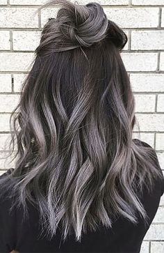 Silver Ombre Hair, Black Hair Ombre, Hair With Highlights, Ash Hair Color, Fall Hair Color Trends, Silver Hair Color