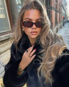 Aesthetic Hairstyles Blonde, Dark Glamour Aesthetic, Outfits December, Fits For Fall, Glamour Aesthetic, Beige Theme, Dark Glamour, Sunglasses Aesthetic, 90s Sunglasses