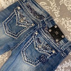 Miss Me Bling Cuffed Capri Denim Jeans Skinny Sz 26 Rhinestones Flap Pocket Worn Once Concert Rodeo Rhinestones Bling Coachella Cowboy Cowgirl Early 2000s Outfits, Bedazzled Jeans, Western Bling, Cowgirl Jeans, Bling Jeans, Country Stuff, 2000s Outfits, Cowboy Cowgirl, Cowboy And Cowgirl