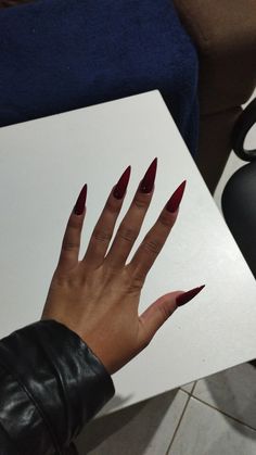 #nails #stilettoacrylicnails #unhas Classy Nails Long Coffin, Nail Art Long Almond, Red Wine Stiletto Nails, Deep Red Acrylic Nails Almond, Body Silhouette Nails, Fall Red Nails Almond, Red Nails Fall Design, Burgundy Pointy Nails, Deep Red Ombre Nails