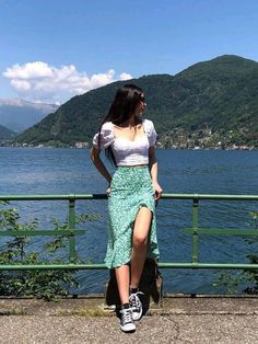 Summer Trainers, Mode Ulzzang, Backless Loafers, Pose Fotografi, Cute Spring Outfits, Outfit Jeans, Maxi Skirts, Inspired Outfits