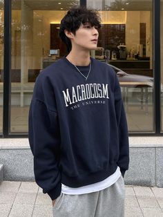 Men Clothing 2023, Casual Outfits Men Hoodie, Pullover Men Outfit, Hoodie Guy Outfit, Men Outfits Sweater, Men Hoodie Outfit Ideas, Navy Blue Mens Outfits Casual, Teenage Mens Fashion, Mens Fashion Crewneck