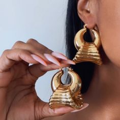 These Are Super Light Weight And Unique. They Are 18k Gold Plated, Material Is Copper And Covered In Thick Gold Plating. Two Pair Left In Stock Statement Jewelry Gold, Piercings Styling, Soft Dramatic Jewelry, Bold Gold Jewelry, Gold Statement Jewelry, Chunky Gold Jewelry, Streetwear Jewelry, Dope Jewelry Accessories, Sweet Jewelry