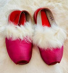 Darling vintage 1930s child's bright pink slippers with sling back strap and white rabbit fur trim .. very good vintage condition . Slight wear signs in toe of shoes. Hard soles can use outdoors , slight wear on bottom.. wearable sturdy piece of fashion History Vintage Pajamas, Pink Slippers, Shocking Pink, Kids Slippers, Pink Vintage, Vintage Rose, White Rabbit, Sling Back, Rabbit Fur