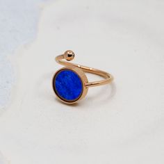 Lapis Lazuli d'Afghanistan, pierre précieuse de la royauté & de la spiritualité, favorisant calme et communication
Pierre brute semi-précieuse sélectionnée de manière éthique, taillée et polie à la main avec savoir-faire
Monture unique en verre protégeant la pierre contre les chocs, chutes, coups, rayures, l'eau, et la chaleur
Bague au diamètre ajustable
Délicat zircon minutieusement serti sur la sphère élégante de la bague
Or plaqué sur de l’acier inoxydable 316

SÉLECTIONNER LA MONTURE :

Aci Elegant Birthstone Rings For Healing, Spiritual Rose Gold Ring Jewelry, Spiritual Style Rose Gold Ring, Elegant Opal Ring For Healing With Natural Stones, Rose Gold Fusion Gemstone Jewelry, 14k Gold Birthstone Jewelry, Rose Gold 14k Gold Opal Ring, Luxury Open Opal Ring For Gift, Luxury Open Opal Ring Gift