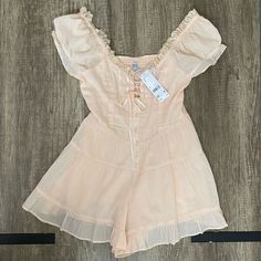 -New With Tags -Rouched Back Panel -Lined -100% Cotton -Dainty Ribbon Bow Details Babydoll Fashion, Babydoll Romper, Impulse Control, Costume Inspo, Bdg Urban Outfitters, Dream Style, Halloween 2024, Pretty Clothes, Hair Clothes