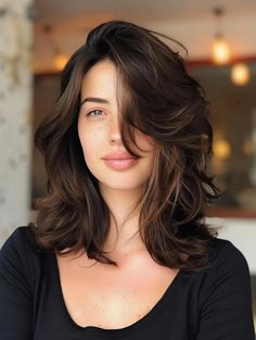 Fresh Medium Layered Haircuts – Styles for Every Face Shape Medium Haircuts Layers, Long Layered Haircuts Round Face, Haircuts For Women Oval Face, Medium Length Haircut Blowout, French Haircut Medium Shoulder Length, Multilayered Haircut, French Layered Haircut, Types Of Layered Haircut, Collarbone Haircut With Layers