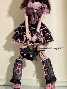 Pastel Goth Harajuku, Pastel Goth Outfits Drawings, Draculaura Cosplay Outfit, Draculaura Outfit Inspiration, Draculaura Inspired Outfits, Pastel Punk Outfits, Pastel Goth Style, Pastel Goth Outfits, Pastel Goth Fashion