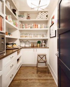 29 Walk In Pantry Ideas For Stylish Kitchen Storage Veranda Interiors, Beautiful Pantry, Dream Pantry, Pantry Room, Pantry Remodel, Pantry Cupboard, Small Pantry, Pantry Closet, Kitchen Pantry Design