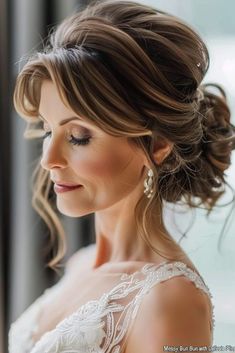 60 Most Beautiful Mother of the bride hairstyles - Latest & Trendy Nail Designs Loose Updo Wedding Mother Of The Bride, Loose Wedding Updo, Tease Hair, Mother Of Bride Makeup, Mother Of The Bride Hairdos, Mother Of The Bride Hairstyles, Loose Bun, Bride Updo