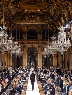 Go behind the scenes of the singer-turned-designers Paris Fashion Week show. Fashion Show Production, Paris Runway, Attending Fashion Show, Fashion Show Audience, Fashion Stage, Runway Stage, Marketing Fashion, Fashion Luxury, Fashion Paris