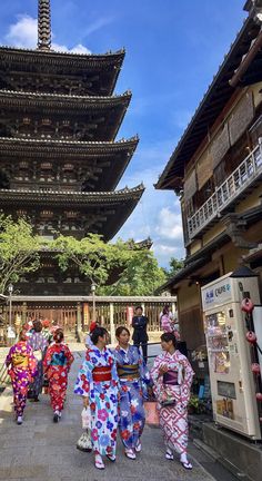 Kyoto Outfit, Japan Collage, Kimono Outfit Japanese, Kimono Kyoto, Japan Moodboard, Japan Pics, Japan Places, Japan Geisha, Kyoto Temple