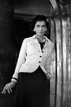 Photos of Chanel founder and designer Gabrielle 'Coco' Chanel's personal style. Coco Chanel Quotes, Coco Chanel Fashion, Moda Chanel, Chanel 19, Mode Chanel, Gabrielle Chanel, Based On Your Zodiac Sign, French Fashion Designers