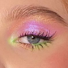 Green And Pink Makeup Ideas, Make Up Inspo Colorful, Light Colorful Makeup, Colorful Soft Makeup, Flora Makeup Look, Pink Makeup Blue Eyes, 80s Makeup Ideas, Fun Easy Eye Makeup