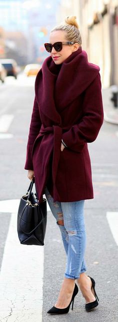 Bundled in burgundy. Winter Date Night Outfits, Fall Blazer, Street Style Trends, Street Style Winter, Looks Chic