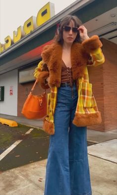 Gogo Outfit 70s, 70d Fashion, Winter 70s Outfits, 70s Fashion Ideas, 70s Fall Outfits, 70s Modern Fashion, 1970s Womens Fashion, Authentic 70s Fashion, 70s Jumper