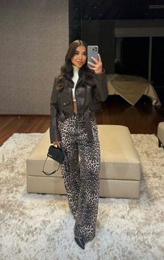 Cheetah Print Pants Outfit, Look Zara, Outfits Con Jeans, Outfits For Mexico, Vegas Outfit, Stylish Work Attire, Looks Street Style, Mode Inspo, Autumn Outfit