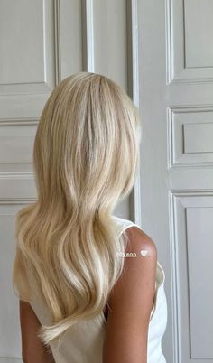 Blonde Soft Curls, Creamy Butter Blonde Hair, Blonde Hair Inspo Fall, Super Blonde Balayage, Warm Light Blonde Hair, Creamy Blonde Hair Highlights, Solid Blonde Hair, Bright Golden Blonde Hair, Bright Honey Blonde Hair